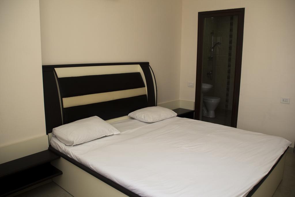 Mirage Hotel Yerevan Exterior photo