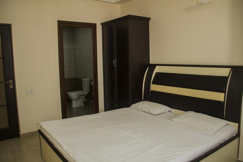 Mirage Hotel Yerevan Exterior photo
